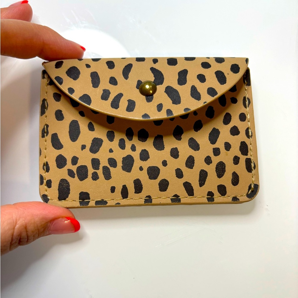 Universal Threads Wallet